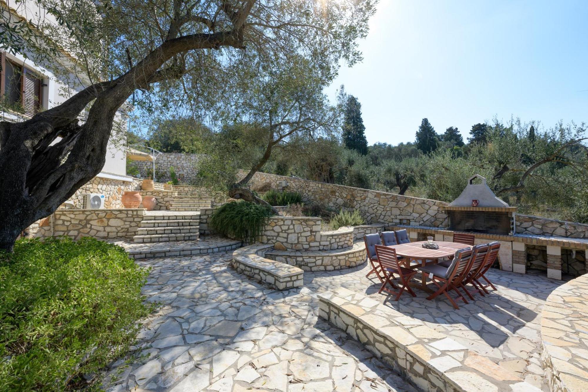 Villa Bougarini Haven Family Villa Rock Pool Oasis Ieromonachos Exterior foto